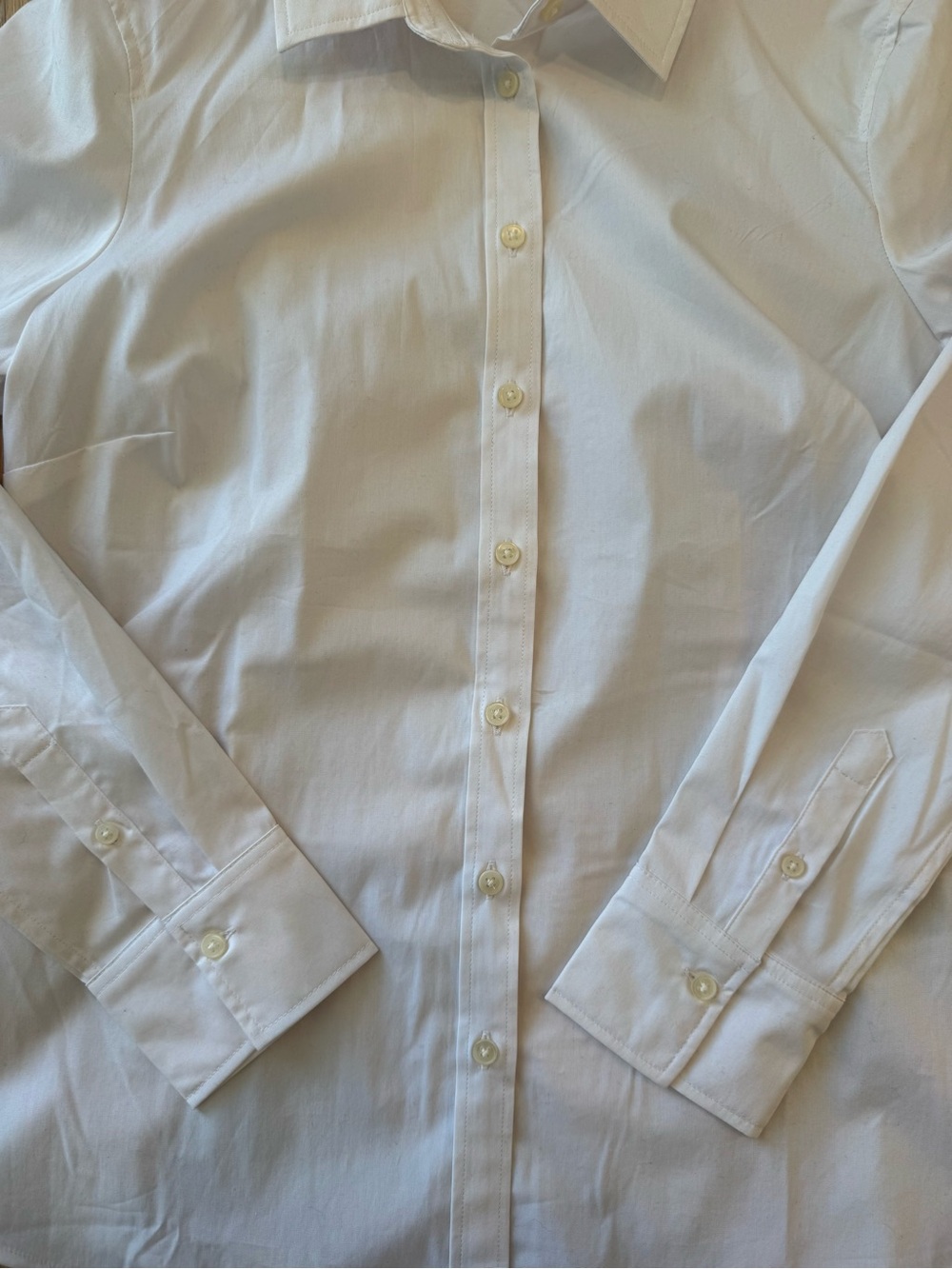 Women’s size 6 White Button-Down Dress Shirt - Banana Republic - Picture 6 of 6